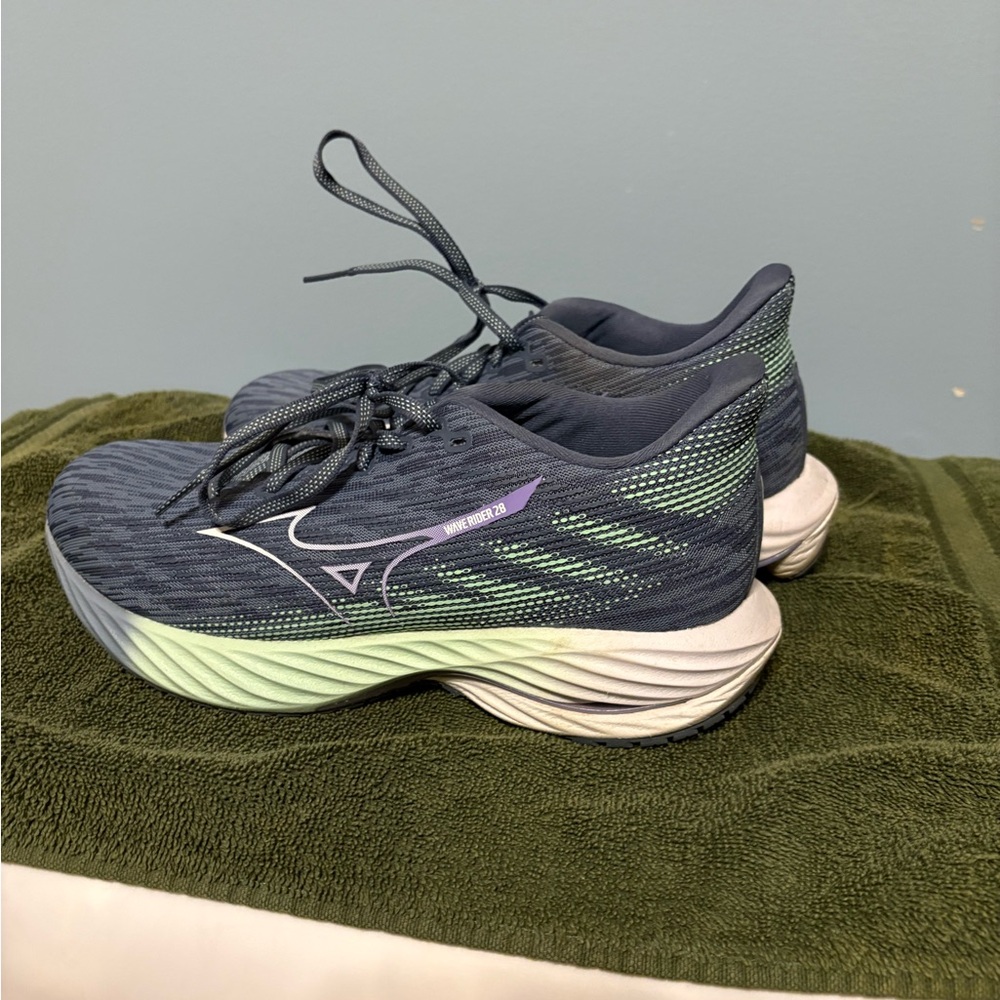 Mizuno Wave Rider size 9.5 womens